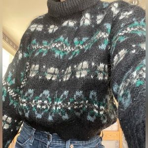 Vintage sweater, size M USA6, black green and blue